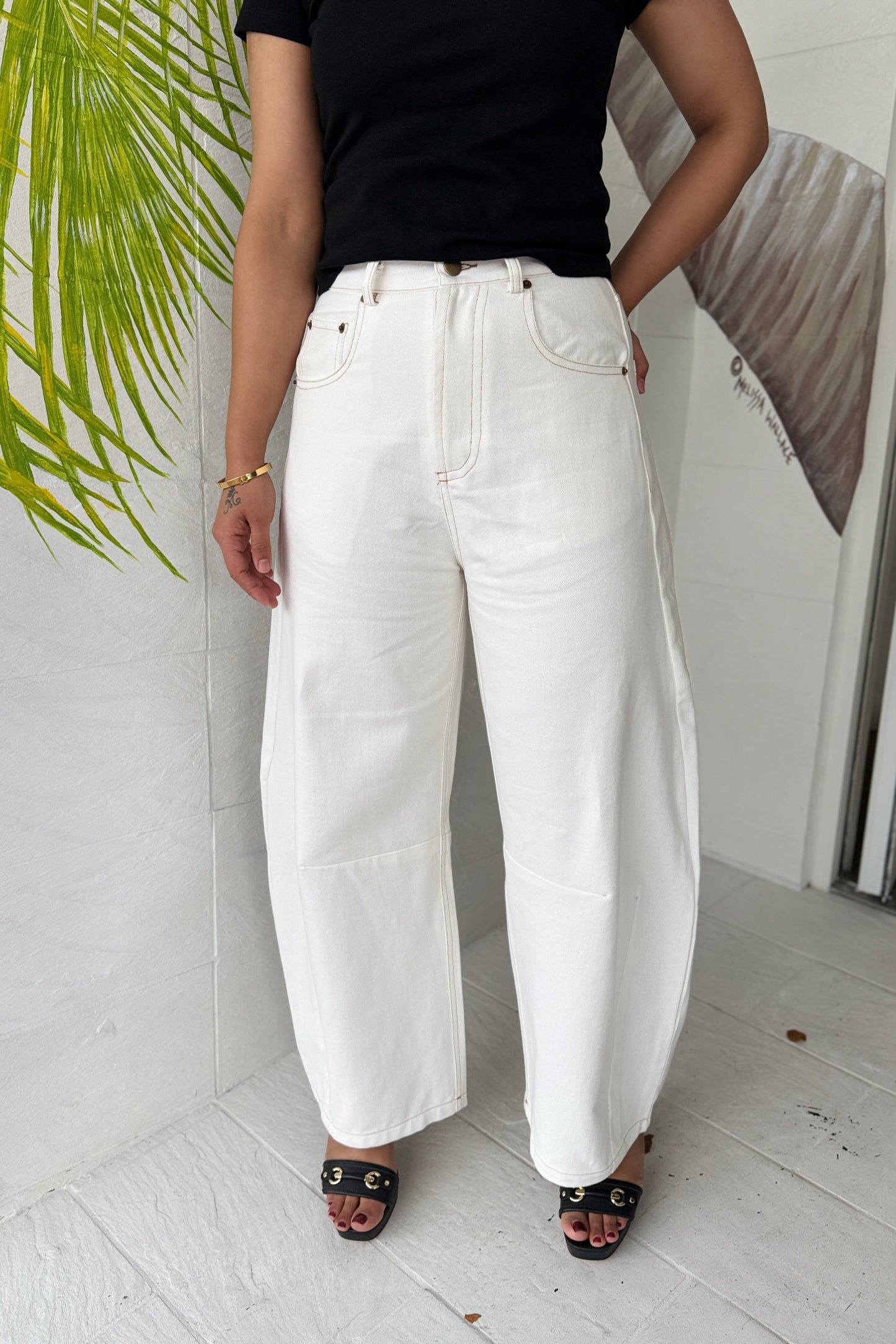 Mia Barrel Leg Jeans - White