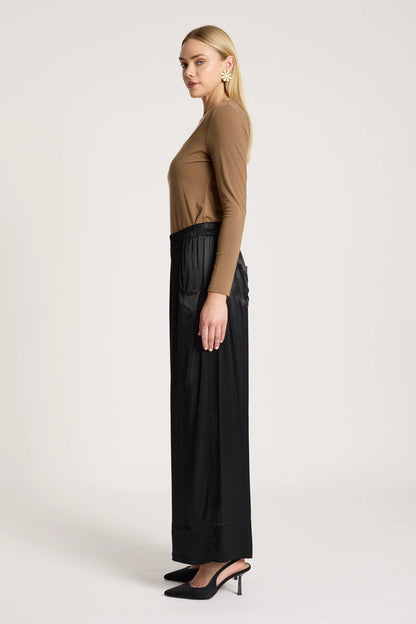 EB+IVE - San Pant - Black