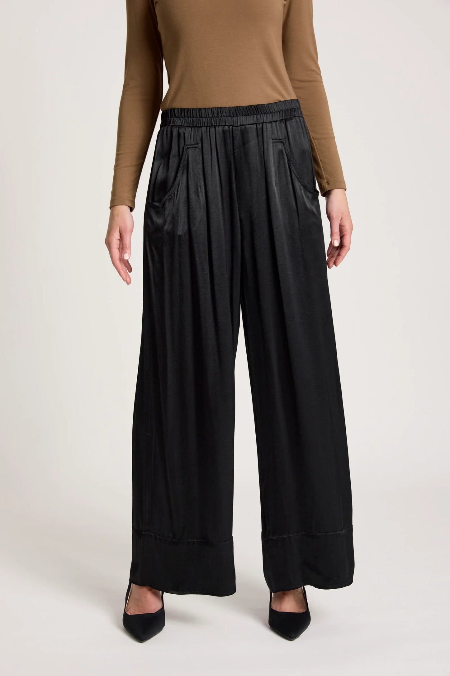 EB+IVE - San Pant - Black