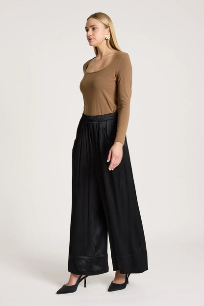 EB+IVE - San Pant - Black