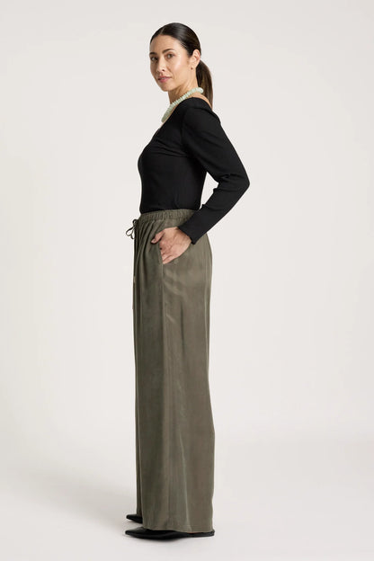 EB+IVE - Calista Pant - Pampas