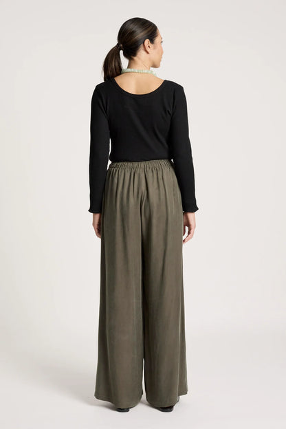 EB+IVE - Calista Pant - Pampas