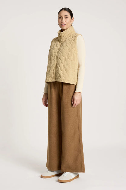 EB+IVE - Sansi Quilted Crop Vest - Dune