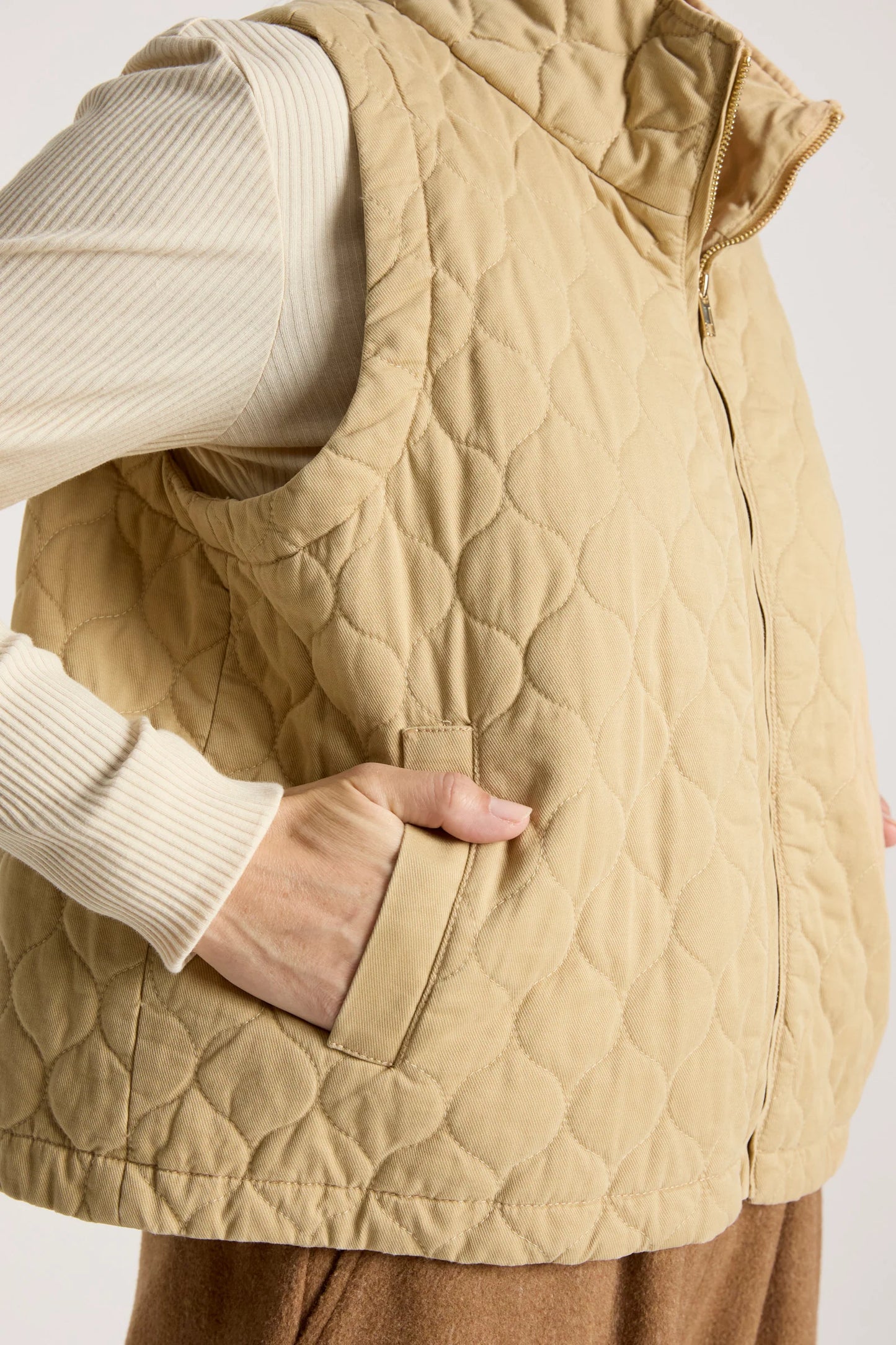 EB+IVE - Sansi Quilted Crop Vest - Dune