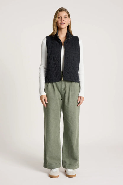 EB+IVE - Sansi Quilted Crop Vest - Black