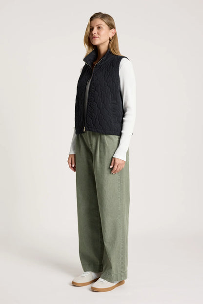 EB+IVE - Sansi Quilted Crop Vest - Black