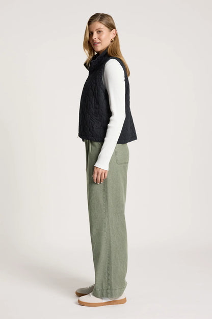 EB+IVE - Sansi Quilted Crop Vest - Black