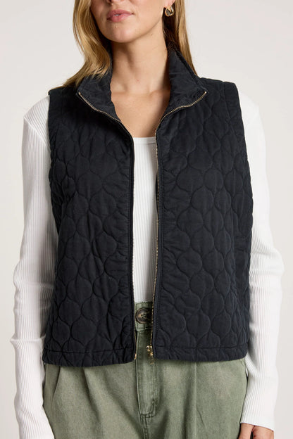 EB+IVE - Sansi Quilted Crop Vest - Black