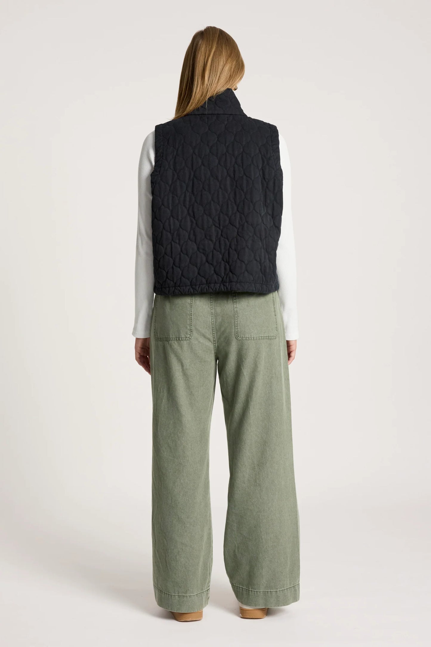 EB+IVE - Sansi Quilted Crop Vest - Black