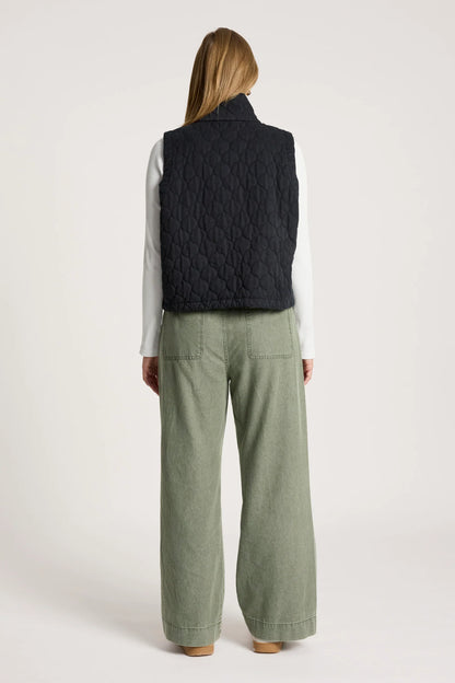 EB+IVE - Sansi Quilted Crop Vest - Black