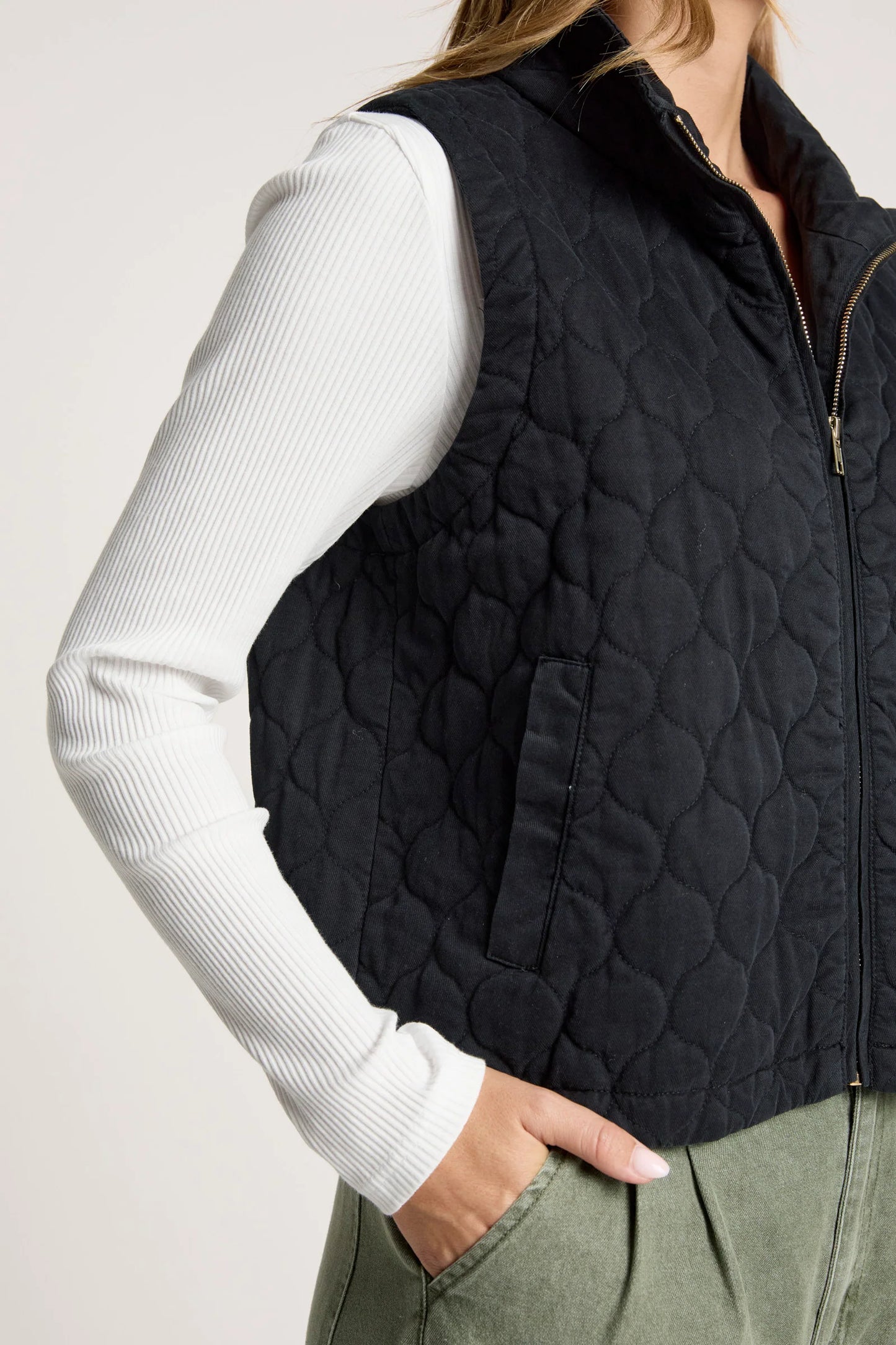 EB+IVE - Sansi Quilted Crop Vest - Black