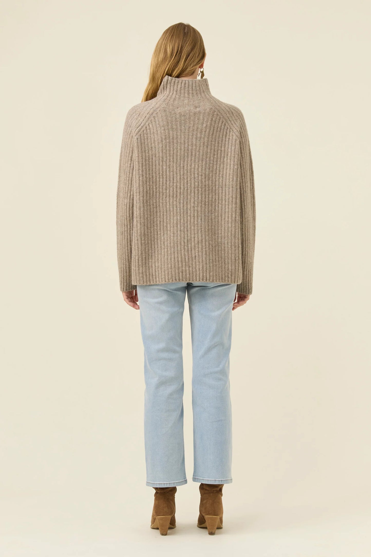 ISLE OF MINE - Miru Jumper