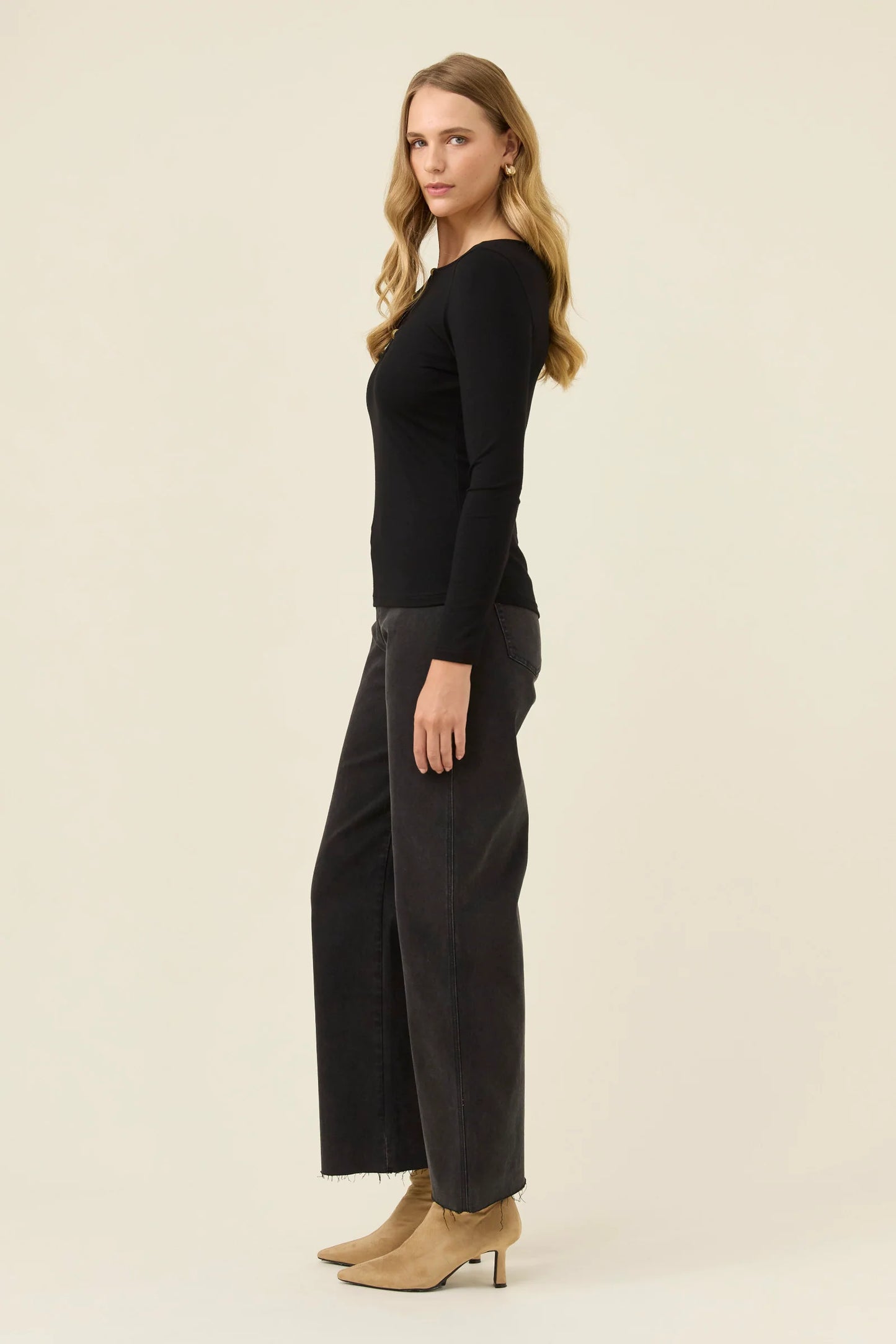 ISLE OF MINE - Naria Bead Top - Onyx