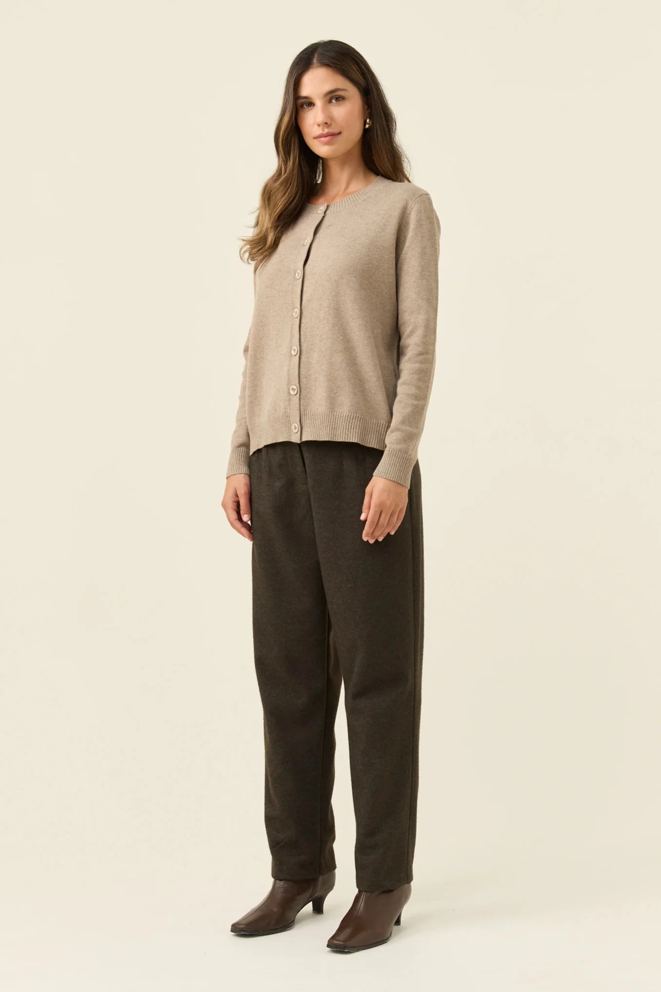 ISLE OF MINE - Darby Cardigan - Stone