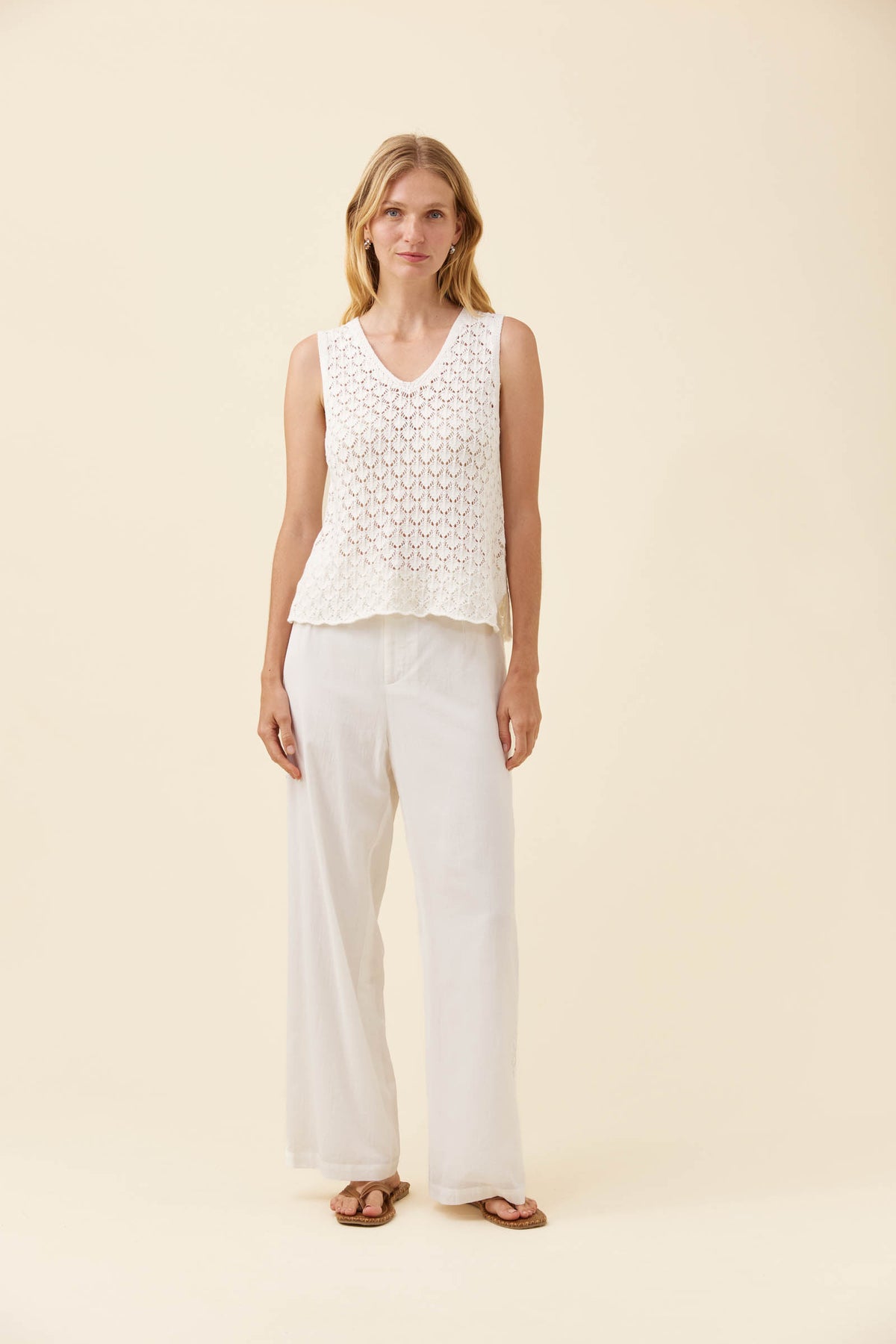 ISLE OF MINE - Mia Knit Top - White