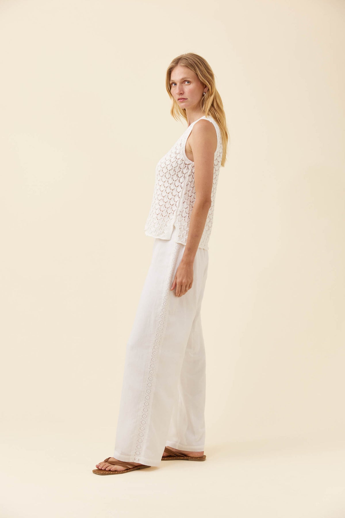 ISLE OF MINE - Mia Knit Top - White