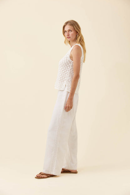 ISLE OF MINE - Mia Knit Top - White
