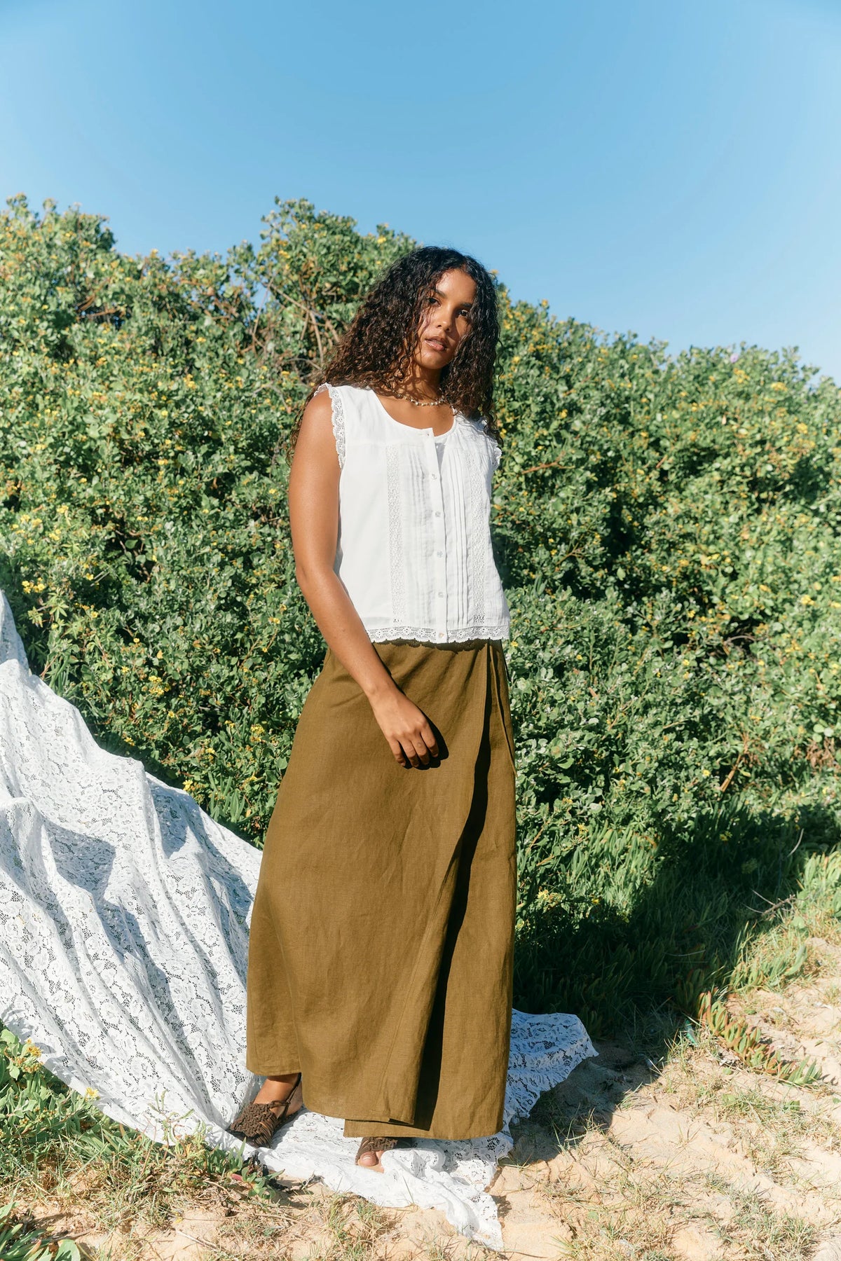 ISLE OF MINE - Frances Button Tank - White