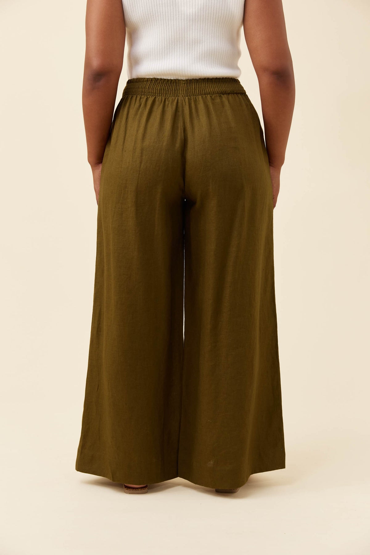 ISLE OF MINE - Anita Pant - Olive