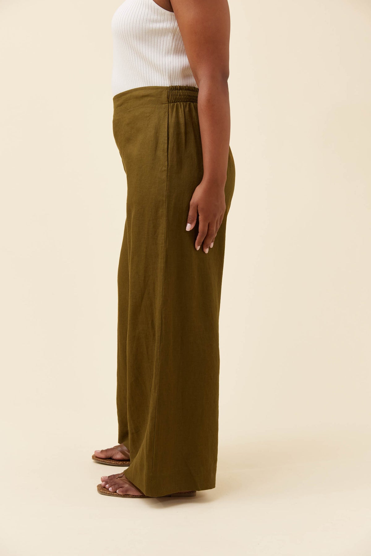 ISLE OF MINE - Anita Pant - Olive