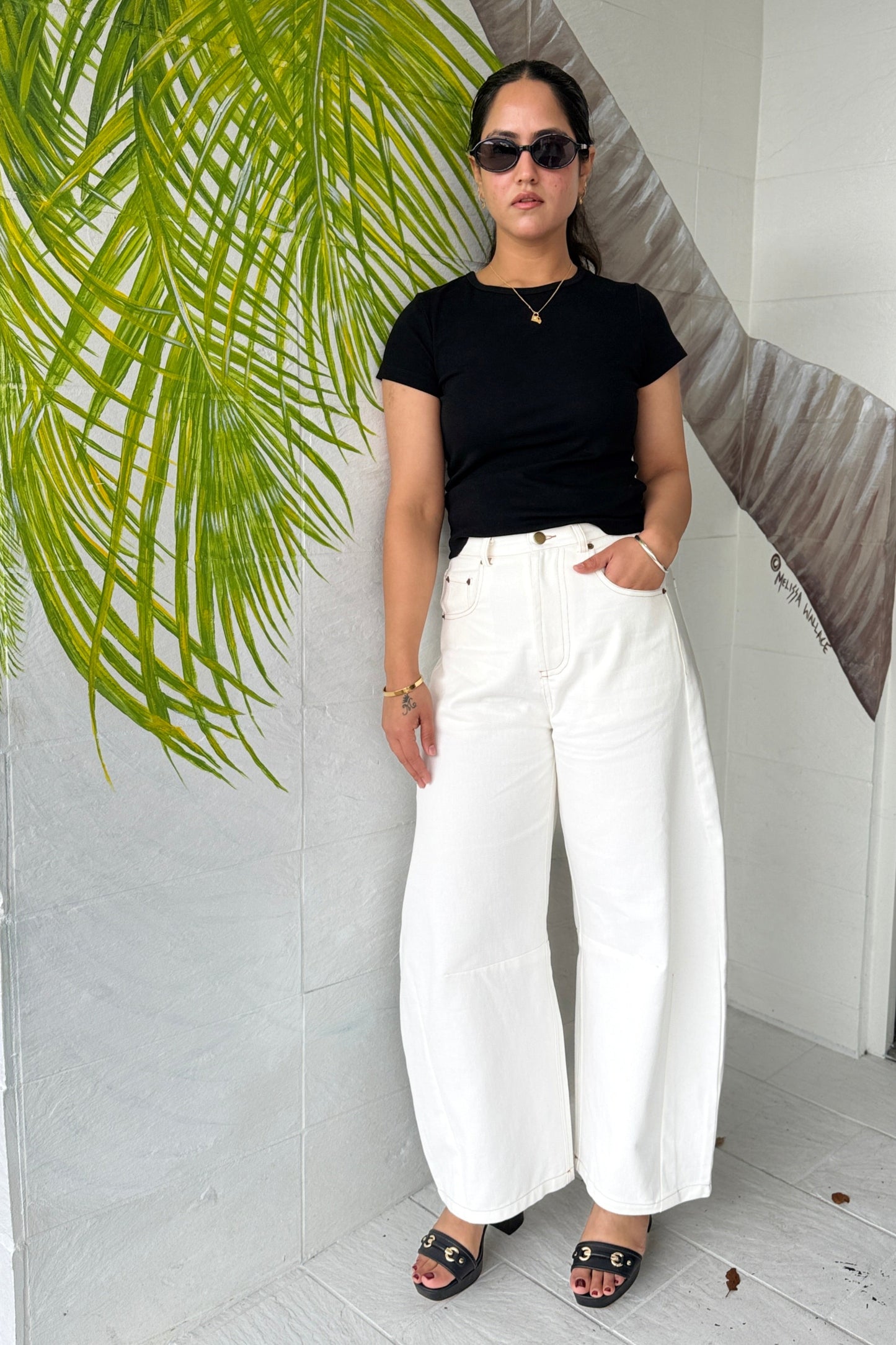 Mia Barrel Leg Jeans - White