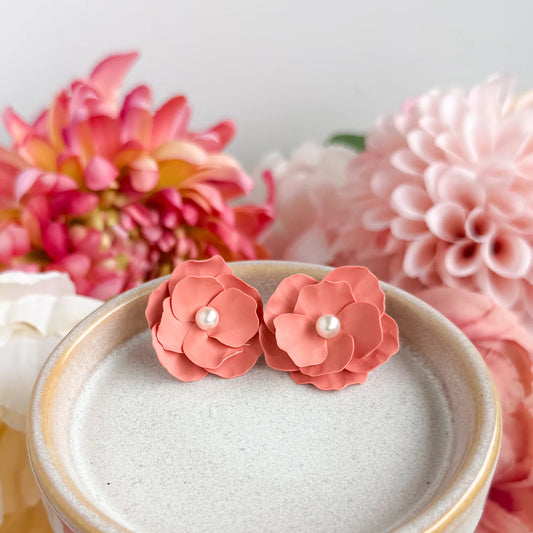 Clay Gossip - Coral Pearl Bloom Earrings