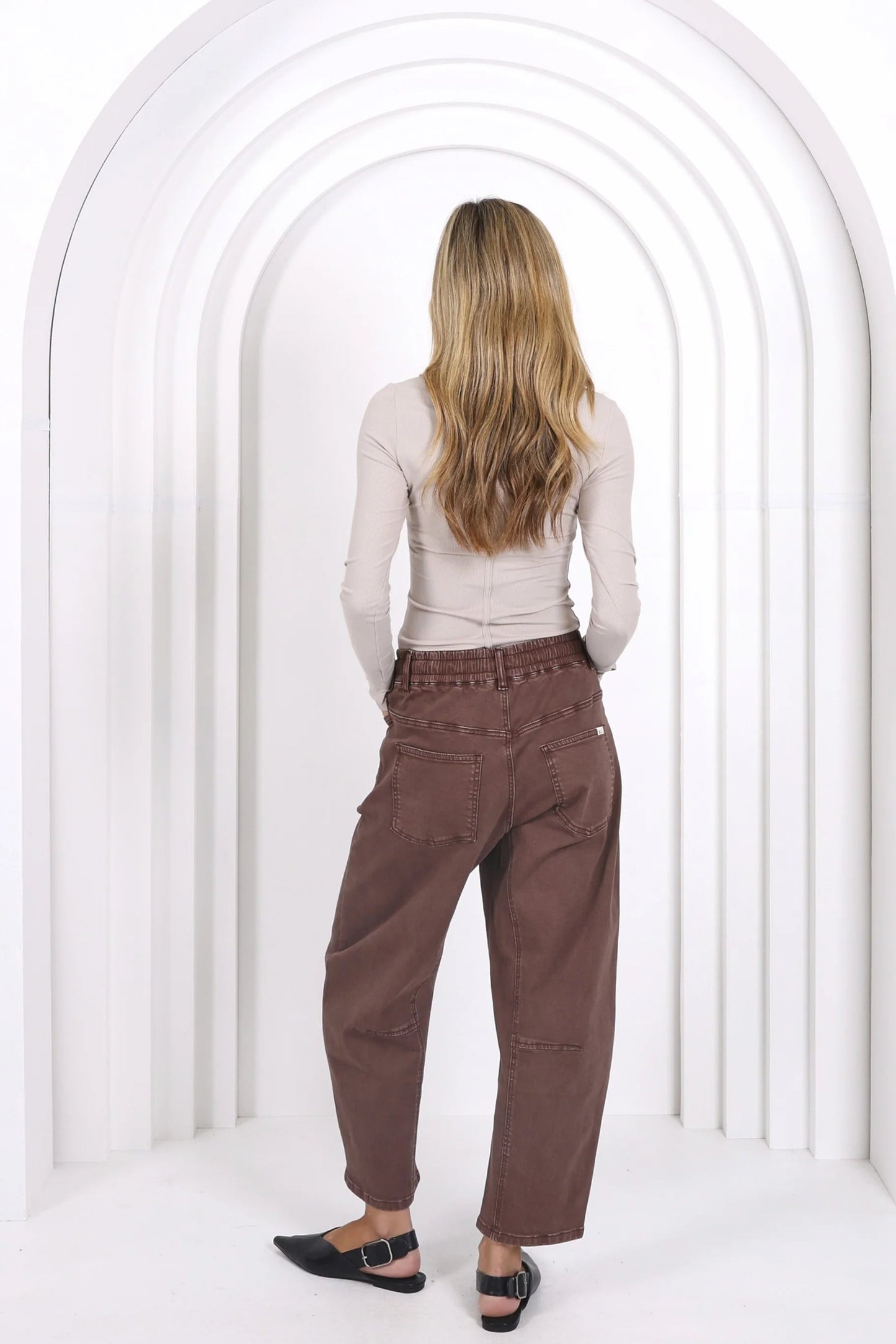 MONACO DENIM - Leo Barrel Jeans - Chocolate