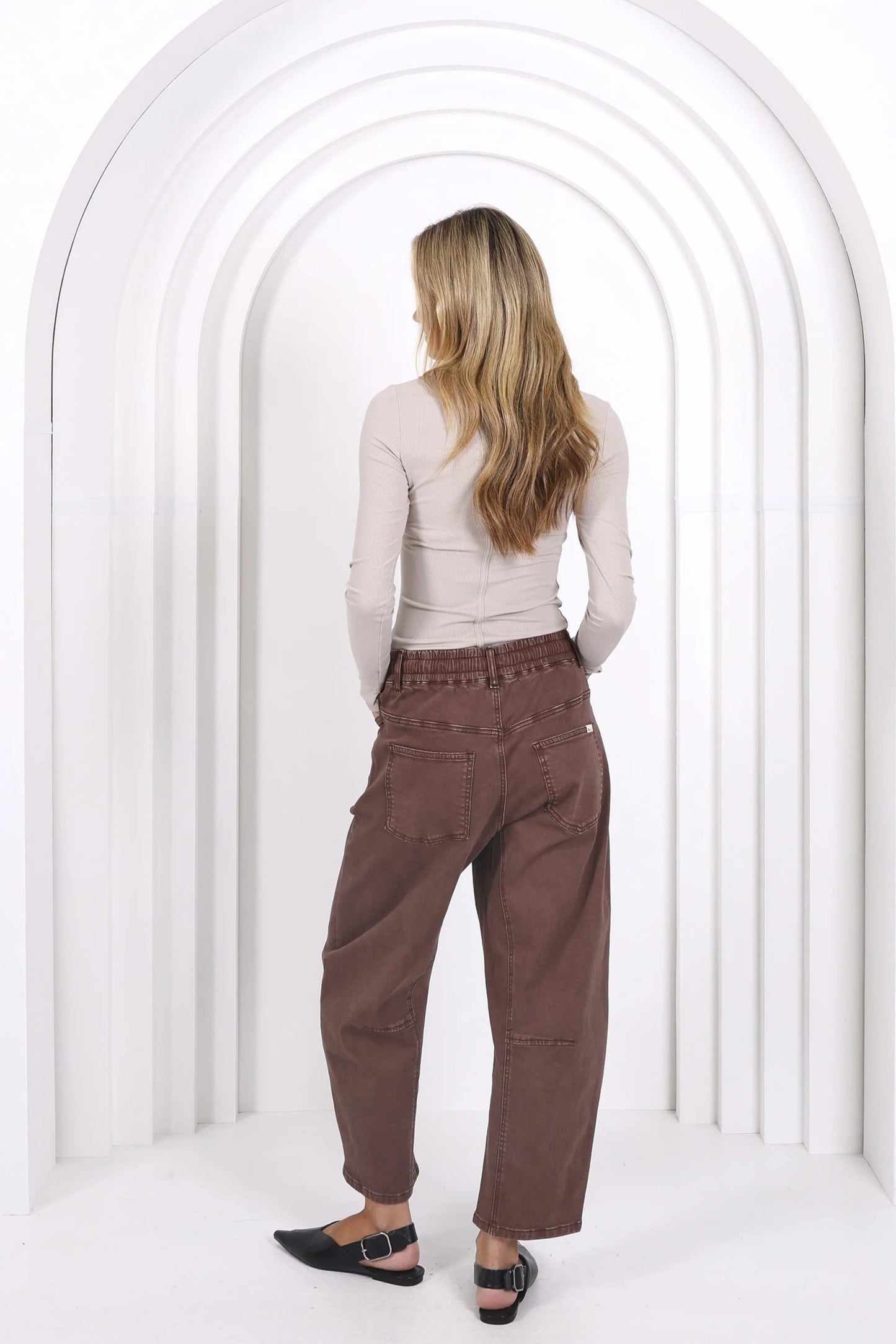 MONACO DENIM - Leo Barrel Jeans - Chocolate