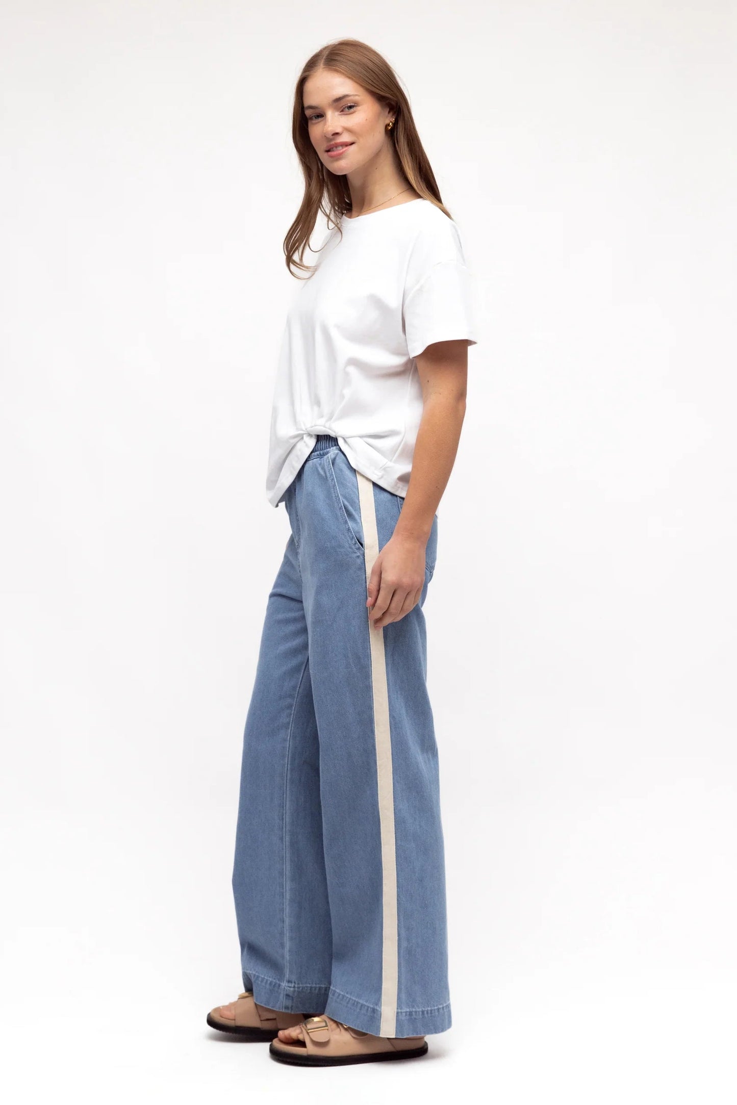 Sporty Chic Pant - Light Wash