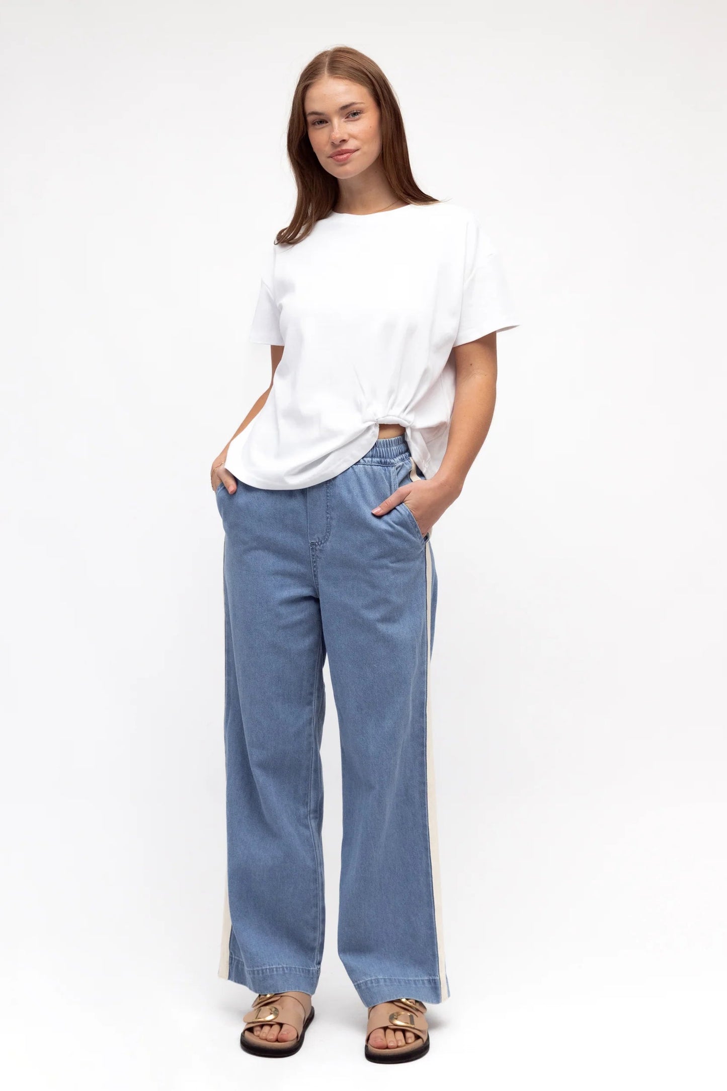 Sporty Chic Pant - Light Wash